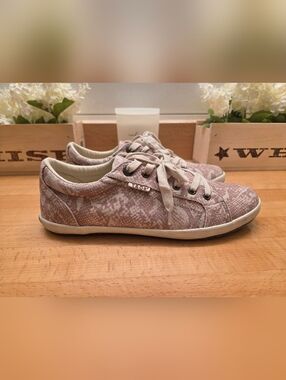 Taos Star Sneakers Blush Pink Snake Print Canvas Comfort Shoes Womens Size 10